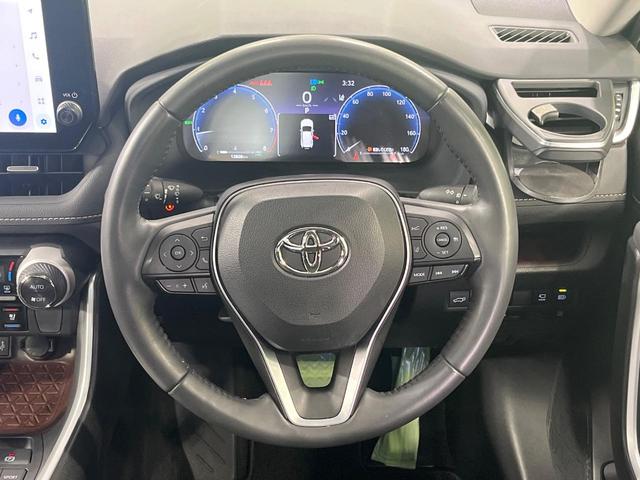 ＲＡＶ４ Ｇ　Ｚパッケージ　禁煙車　パノラマルーフ　純正１０型ＤＡ　全周囲カメラ　衝突被害軽減システム　レーダークルーズ　ＢＳＭ　合皮シート　電動リアゲート　前席シートエアコン　パワーシート　ドラレコ　コーナーセンサー（11枚目）
