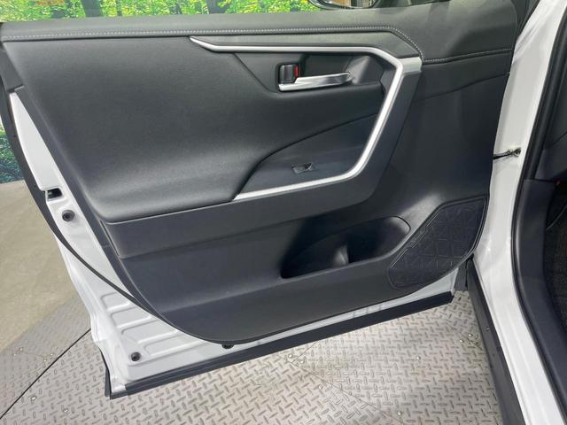 ＲＡＶ４ Ｇ　Ｚパッケージ　禁煙車　パノラマルーフ　純正１０型ＤＡ　全周囲カメラ　衝突被害軽減システム　レーダークルーズ　ＢＳＭ　合皮シート　電動リアゲート　前席シートエアコン　パワーシート　ドラレコ　コーナーセンサー（50枚目）