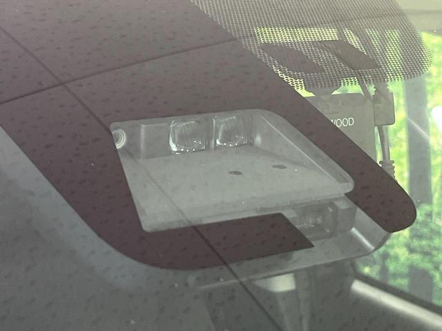 ヴィッツ Ｆ　セーフティーエディションＩＩＩ　禁煙車　純正ＳＤナビ　衝突被害軽減システム　ドラレコ　スマートキー　ＬＥＤヘッドライト　ＥＴＣ　車線逸脱警報　オートライト　Ｂｌｕｅｔｏｏｔｈ接続　ＣＤ　ＤＶＤ再生　ＬＥＤフォグライト（3枚目）