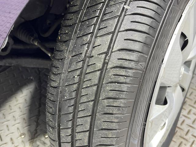 ヴィッツ Ｆ　セーフティーエディションＩＩＩ　禁煙車　純正ＳＤナビ　衝突被害軽減システム　ドラレコ　スマートキー　ＬＥＤヘッドライト　ＥＴＣ　車線逸脱警報　オートライト　Ｂｌｕｅｔｏｏｔｈ接続　ＣＤ　ＤＶＤ再生　ＬＥＤフォグライト（26枚目）