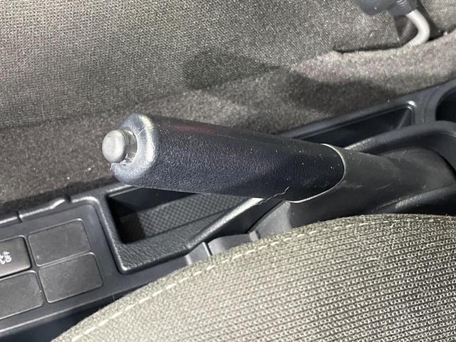 ヴィッツ Ｆ　セーフティーエディションＩＩＩ　禁煙車　純正ＳＤナビ　衝突被害軽減システム　ドラレコ　スマートキー　ＬＥＤヘッドライト　ＥＴＣ　車線逸脱警報　オートライト　Ｂｌｕｅｔｏｏｔｈ接続　ＣＤ　ＤＶＤ再生　ＬＥＤフォグライト（35枚目）