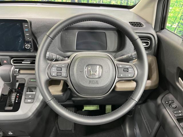 フリード ｅ：ＨＥＶエアー　ＥＸ　登録済未使用車　純正９型ナビ　両側電動ドア　バックカメラ　衝突被害軽減システム　レーダークルーズ　コーナーセンサー　シートヒーター　ＬＥＤヘッドライト　純正１５インチアルミ　Ａｐｐｌｅｃａｒｐｌａｙ（12枚目）