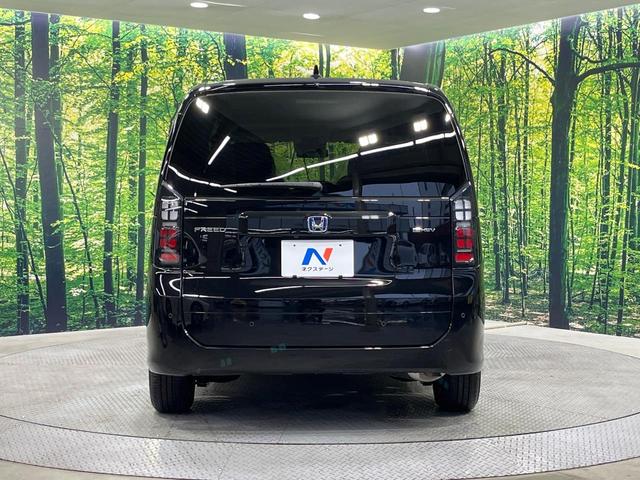 フリード ｅ：ＨＥＶエアー　ＥＸ　登録済未使用車　純正９型ナビ　両側電動ドア　バックカメラ　衝突被害軽減システム　レーダークルーズ　コーナーセンサー　シートヒーター　ＬＥＤヘッドライト　純正１５インチアルミ　Ａｐｐｌｅｃａｒｐｌａｙ（16枚目）