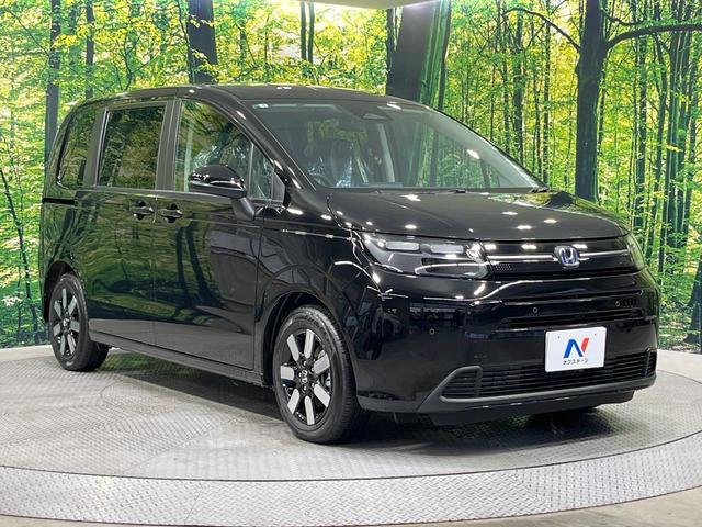 フリード ｅ：ＨＥＶエアー　ＥＸ　登録済未使用車　純正９型ナビ　両側電動ドア　バックカメラ　衝突被害軽減システム　レーダークルーズ　コーナーセンサー　シートヒーター　ＬＥＤヘッドライト　純正１５インチアルミ　Ａｐｐｌｅｃａｒｐｌａｙ（17枚目）