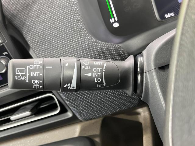 フリード ｅ：ＨＥＶエアー　ＥＸ　登録済未使用車　純正９型ナビ　両側電動ドア　バックカメラ　衝突被害軽減システム　レーダークルーズ　コーナーセンサー　シートヒーター　ＬＥＤヘッドライト　純正１５インチアルミ　Ａｐｐｌｅｃａｒｐｌａｙ（52枚目）