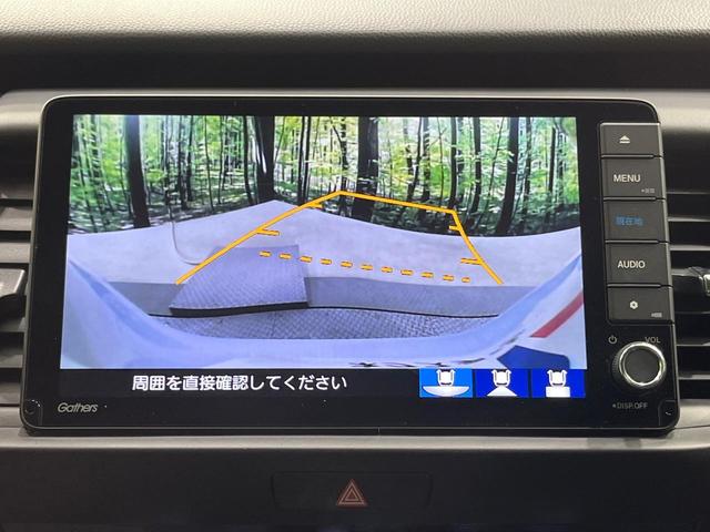 フィット ｅ：ＨＥＶホーム　禁煙車　純正９型ＳＤナビ　バックカメラ　衝突被害軽減システム　レーダークルーズ　ドラレコ　コーナーセンサー　スマートキー　ＬＥＤヘッド　ビルトインＥＴＣ　車線逸脱警報　オートライト　オートエアコン（5枚目）