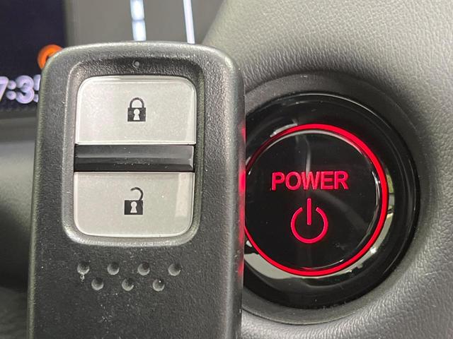 フィット ｅ：ＨＥＶホーム　禁煙車　純正９型ＳＤナビ　バックカメラ　衝突被害軽減システム　レーダークルーズ　ドラレコ　コーナーセンサー　スマートキー　ＬＥＤヘッド　ビルトインＥＴＣ　車線逸脱警報　オートライト　オートエアコン（24枚目）