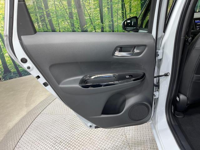 フィット ｅ：ＨＥＶホーム　禁煙車　純正９型ＳＤナビ　バックカメラ　衝突被害軽減システム　レーダークルーズ　ドラレコ　コーナーセンサー　スマートキー　ＬＥＤヘッド　ビルトインＥＴＣ　車線逸脱警報　オートライト　オートエアコン（38枚目）