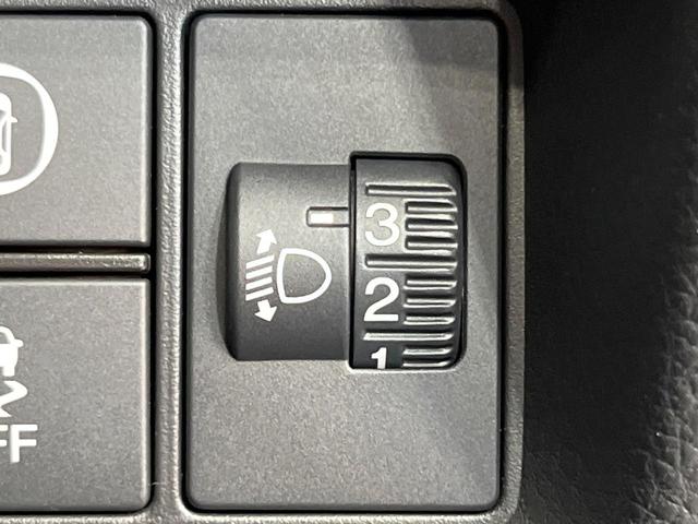 フィット ｅ：ＨＥＶホーム　禁煙車　純正９型ＳＤナビ　バックカメラ　衝突被害軽減システム　レーダークルーズ　ドラレコ　コーナーセンサー　スマートキー　ＬＥＤヘッド　ビルトインＥＴＣ　車線逸脱警報　オートライト　オートエアコン（49枚目）