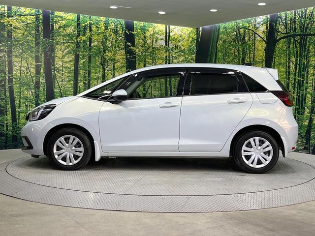 フィット ｅ：ＨＥＶホーム　禁煙車　純正９型ＳＤナビ　バックカメラ　衝突被害軽減システム　レーダークルーズ　ドラレコ　コーナーセンサー　スマートキー　ＬＥＤヘッド　ビルトインＥＴＣ　車線逸脱警報　オートライト　オートエアコン（59枚目）