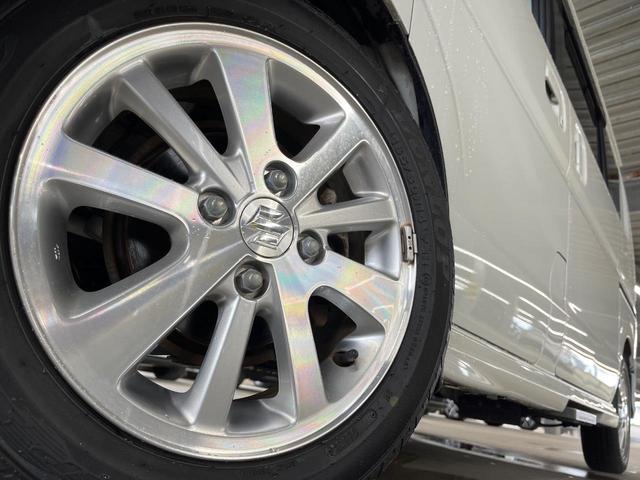 �y�����P�S�C���`�A���~�z�C�[���z�O�ςɃ}�b�`���������A���~�z�C�[���𑕒����Ă���܂��B�e��ЊO�A���~�z�C�[����A�X�^�b�h���X�^�C�����戵�����Ă���܂��B���񂲑��k����������