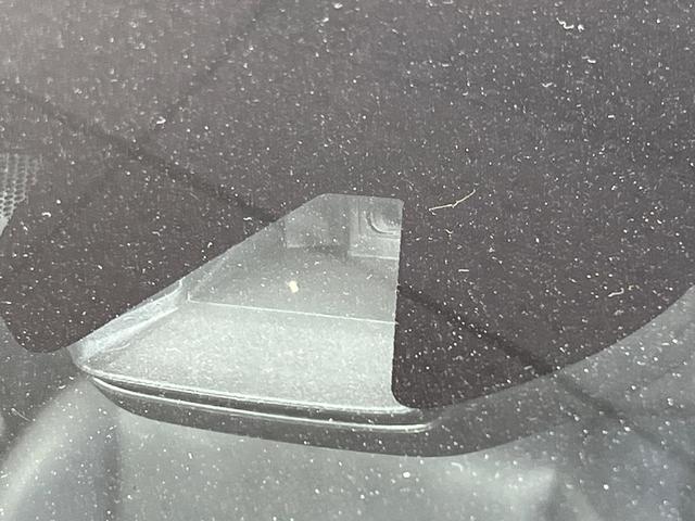 �y�G�}�[�W�F���V�[�u���[�L�z���s���ɑO���̎ԗ�����F�����A�Փ˂������Ȏ��͌x��ƃu���[�L�ŏՓˉ���Ɣ�Q�y�����A�V�X�g�B�����S�Ƀh���C�u�����y���݂��������܂��B