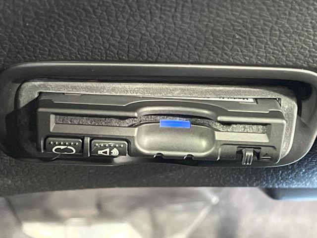ハイブリッドＺ　禁煙車　８型ＳＤナビ　バックカメラ　衝突被害軽減システム　ハーフレザーシート　スマートキー　ビルトインＥＴＣ　クルコン　純正１７インチアルミ　オートライト　デュアルエアコン　Ｂｌｕｅｔｏｏｔｈ　ＣＤ（画像6）