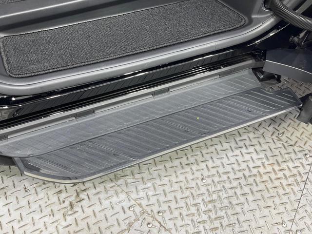 Ｘ　禁煙車　純正９インチディスプレイオーディオ　全周囲カメラ　両側電動スライドドア　ユニバーサルステップ　Ｂｌｕｅｔｏｏｔｈ　レーダークルーズ　ＬＥＤヘッド　ＥＴＣ　純正１７インチＡＷ　スマートキー（画像7）