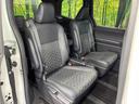 後部座席も気になるようなキズ・汚れやへたり等、大きなダメージはなく、良好な状態です。