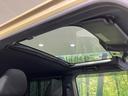 【ガラスルーフ】ガラスルーフ搭載で車内の解放感が一気にアップ！開放的なドライブをお楽しみいただけます。