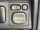 【電動格納ミラー】サイドミラーは電動格納式となっており、狭い駐車場でもキズがつくリスクを抑えられます。