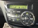 【オートエアコン】一度お好みの温度に設定すれば、車内の温度を検知し風量や温度を自動で調整。暑い…寒い…と何度もスイッチ操作をする必要はありません。快適な車内空間には必須の機能ですね♪