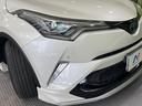 【ＬＥＤヘッドライト】悪天候や夜間走行時も良好な視界を確保し安心して運転できる高輝度ＬＥＤヘッドライトを装備！点灯速度が早く、消費電力も抑えられています。