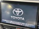 ヴォクシー ZS 禁煙車 両側電動ドア 純正10型SDナビ 後席モニター バックカメラ 衝突被害軽減システム スマートキー LEDヘッド ビルトインETC クルコン 純正16インチアルミ オートハイビーム 車線逸脱警報 中古車画像_3