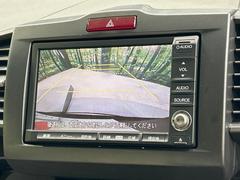 【バックカメラ】駐車時に後方がリアルタイム映像で確認できます。大型商業施設や立体駐車場での駐車時や、夜間のバック時に大活躍！運転スキルに関わらず、今や必須となった装備のひとつです！ 4