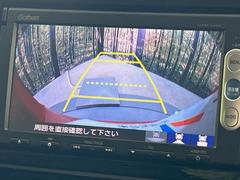 【バックカメラ】駐車時に後方がリアルタイム映像で確認できます。大型商業施設や立体駐車場での駐車時や、夜間のバック時に大活躍！運転スキルに関わらず、今や必須となった装備のひとつです！ 5