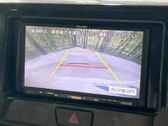 【バックカメラ】駐車時に後方がリアルタイム映像で確認できます。大型商業施設や立体駐車場での駐車時や、夜間のバック時に大活躍！運転スキルに関わらず、今や必須となった装備のひとつです！ 4