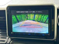 【バックカメラ】駐車時に後方がリアルタイム映像で確認できます。大型商業施設や立体駐車場での駐車時や、夜間のバック時に大活躍！運転スキルに関わらず、今や必須となった装備のひとつです！ 4