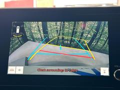 【バックカメラ】駐車時に後方がリアルタイム映像で確認できます。大型商業施設や立体駐車場での駐車時や、夜間のバック時に大活躍！運転スキルに関わらず、今や必須となった装備のひとつです！ 7