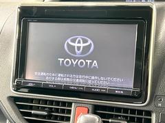 【純正９型ナビ】人気の純正ナビを装備しております。ナビの使いやすさはもちろん、オーディオ機能も充実！キャンプや旅行はもちろん、通勤や買い物など普段のドライブも楽しくなるはず♪ 3