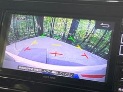 【バックカメラ】駐車時に後方がリアルタイム映像で確認できます。大型商業施設や立体駐車場での駐車時や、夜間のバック時に大活躍！運転スキルに関わらず、今や必須となった装備のひとつです！ 5