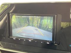 【バックカメラ】駐車時に後方がリアルタイム映像で確認できます。大型商業施設や立体駐車場での駐車時や、夜間のバック時に大活躍！運転スキルに関わらず、今や必須となった装備のひとつです！ 4