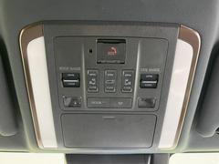 【両側パワースライドドア】スマートキーや運転席のスイッチで後席両側スライドドアの開閉が可能♪電動だから力を入れてドアを開ける必要が無く、小さなお子様でも簡単に開け閉めでき快適です♪ 7
