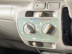 寒い冬も暑い夏も全席に快適な空調を届けてくれる、ダイヤル式エアコンを装備♪ 6