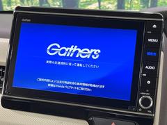 【純正ナビ】人気の純正ナビを装備。オーディオ機能も充実しており、Ｂｌｕｅｔｏｏｔｈ接続すればお持ちのスマホやＭＰ３プレイヤーの音楽を再生可能！毎日の運転がさらに楽しくなります！！ 3