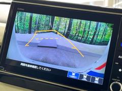 【バックカメラ】駐車時に後方がリアルタイム映像で確認できます。大型商業施設や立体駐車場での駐車時や、夜間のバック時に大活躍！運転スキルに関わらず、今や必須となった装備のひとつです！ 4