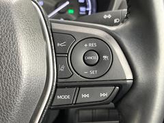 【レーダークルーズコントロール】高速道路での長距離走行が楽に！！自動で速度を保つクルーズコントロールが、衝突軽減システムと連携し、前方の車両を感知して車間を保つように速度調節してくれます！！ 6