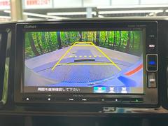 【バックカメラ】駐車時に後方がリアルタイム映像で確認できます。大型商業施設や立体駐車場での駐車時や、夜間のバック時に大活躍！運転スキルに関わらず、今や必須となった装備のひとつです！ 6