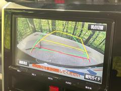 【バックカメラ】駐車時に後方がリアルタイム映像で確認できます。大型商業施設や立体駐車場での駐車時や、夜間のバック時に大活躍！運転スキルに関わらず、今や必須となった装備のひとつです！ 5