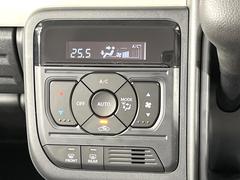 【オートエアコン】一度お好みの温度に設定すれば、車内の温度を検知し風量や温度を自動で調整。暑い…寒い…と何度もスイッチ操作をする必要はありません。快適な車内空間には必須の機能ですね♪ 6