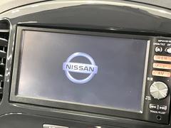 【純正ナビ】人気の純正ナビを装備しております。ナビの使いやすさはもちろん、オーディオ機能も充実！キャンプや旅行はもちろん、通勤や買い物など普段のドライブも楽しくなるはず♪ 3