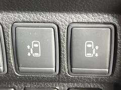 【両側パワースライドドア】スマートキーや運転席のスイッチで後席両側スライドドアの開閉が可能♪電動だから力を入れてドアを開ける必要が無く、小さなお子様でも簡単に開け閉めでき快適です♪ 7