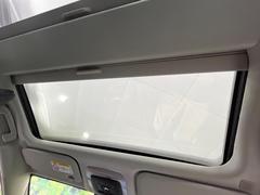 【パノラマルーフ】大型のガラスルーフ搭載で車内の解放感が一気にアップ！開放的なドライブをお楽しみいただけます。 7