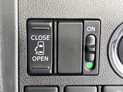 【パワースライドドア】スマートキーや運転席のスイッチでスライドドアの開閉が可能♪電動だから力を入れてドアを開ける必要が無く、小さいお子様でも、重い荷物を持っている時もラクに開け閉めできます♪ 6