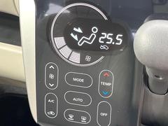 【オートエアコン】一度お好みの温度に設定すれば、車内の温度を検知し風量や温度を自動で調整。暑い…寒い…と何度もスイッチ操作をする必要はありません。快適な車内空間には必須の機能ですね♪ 4