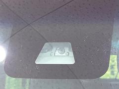 【スマートアシスト】走行中に前方の車両等を認識し、衝突しそうな時は警報とブレーキで衝突回避と被害軽減をアシスト。より安全にドライブをお楽しみいただけます。 6