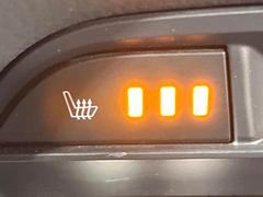 【シートヒーター】寒い日に重宝するシートヒーター！エアコンより早く温まってくれるので寒がりの人も安心ですね♪エアコンの温風は乾燥するから苦手、という方にもをおすすめです。 7