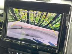 【バックカメラ】駐車時に後方がリアルタイム映像で確認できます。大型商業施設や立体駐車場での駐車時や、夜間のバック時に大活躍！運転スキルに関わらず、今や必須となった装備のひとつです！ 5