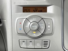 【オートエアコン】一度お好みの温度に設定すれば、車内の温度を検知し風量や温度を自動で調整。暑い…寒い…と何度もスイッチ操作をする必要はありません。快適な車内空間には必須の機能ですね♪ 5