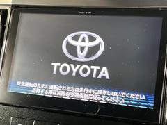 【純正１０型ナビ】人気の純正ナビを装備しております。ナビの使いやすさはもちろん、オーディオ機能も充実！キャンプや旅行はもちろん、通勤や買い物など普段のドライブも楽しくなるはず♪ 3